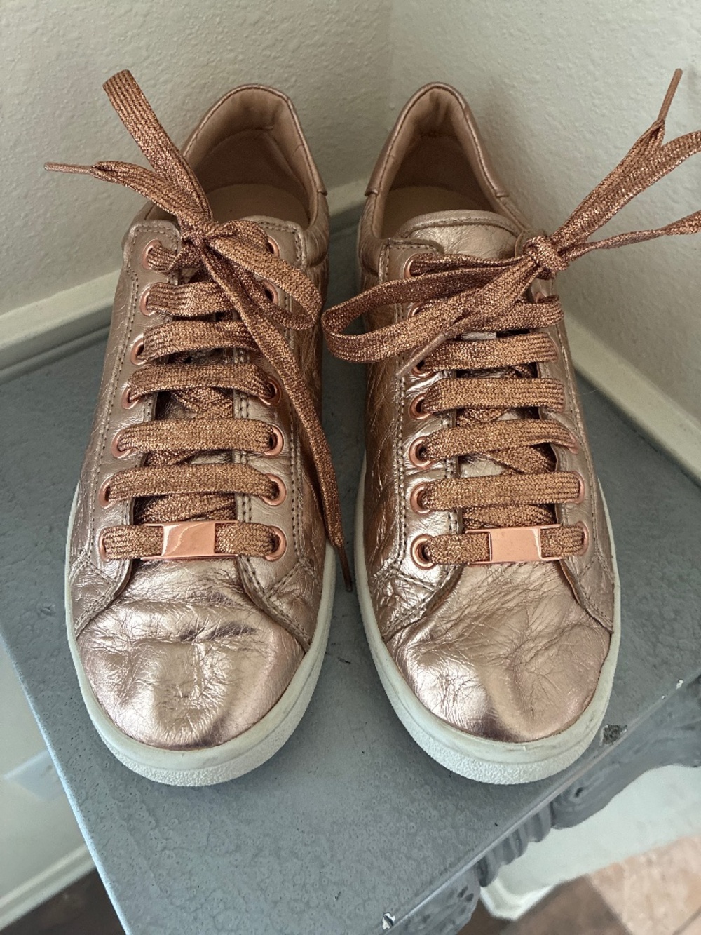 Ugg Milo size 8 sneakers